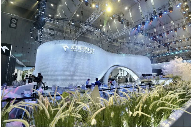 视界盛放！2021潭洲展，宏宇陶瓷“空中巨眼”傲立群雄！